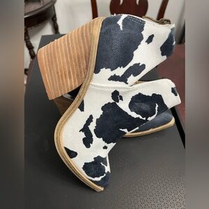 Barn babe black and white cow print booties size 7